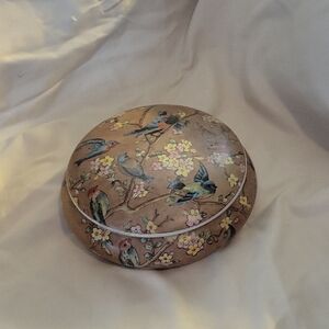Dresser Powder Box/ Trinket Box    Floral With Birds Vintage